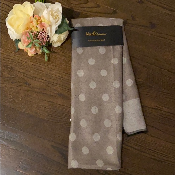 💕Pashmina styles scarf tan with beige dots - Picture 4 of 4